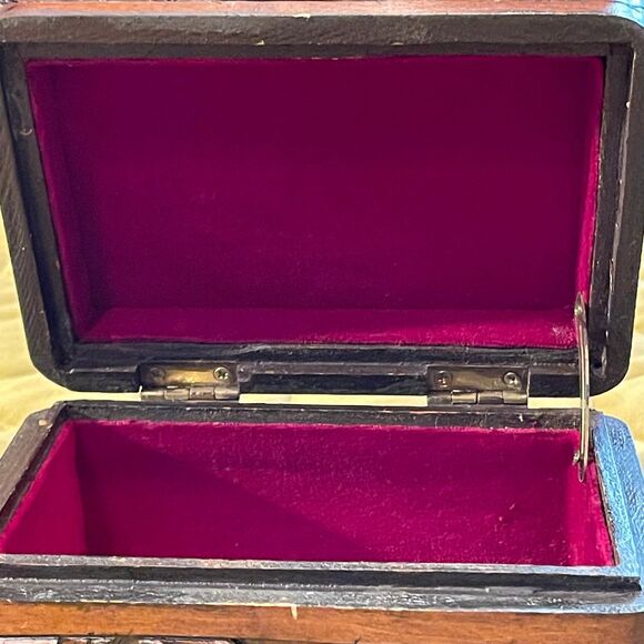 Carved Trinket Box-dark wood w/red felt - Picture 5 of 9